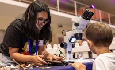 image: microscope 